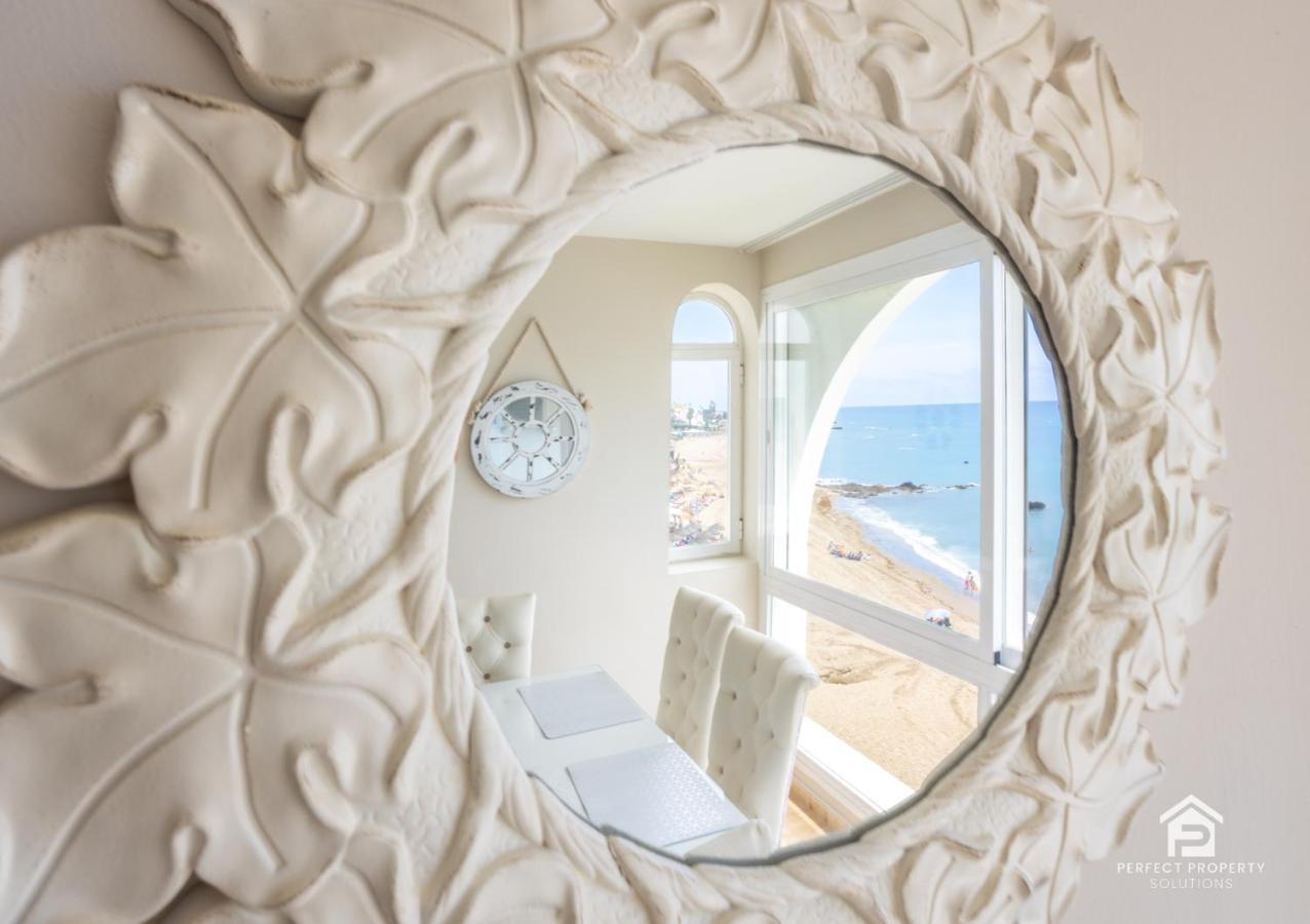 Apartment Aguamarina On The Beach Front Málaga Exterior foto